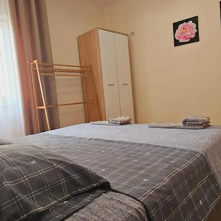 아파트 New Bazaar Side Bliss 2 Bed With Free Garage 티라나