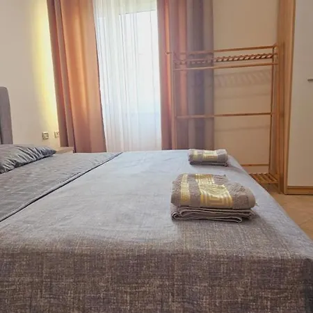 New Bazaar Side Bliss 2 Bed With Free Garage 아파트 티라나