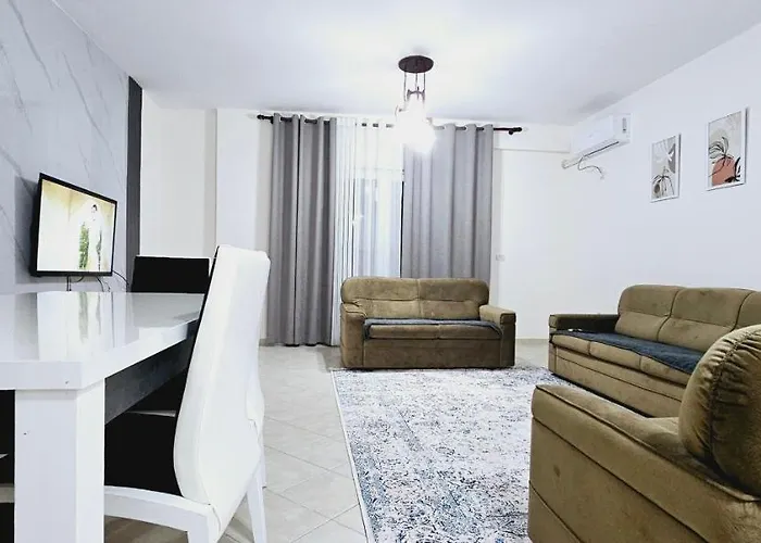 Апартаменты New Bazaar Side Bliss 2 Bed With Free Garage